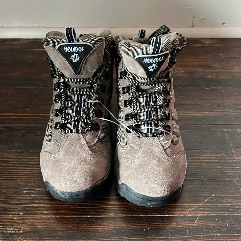 NWT Nevados Women’s Tan Suede Hiking Boots size 11 - Picture 2 of 7